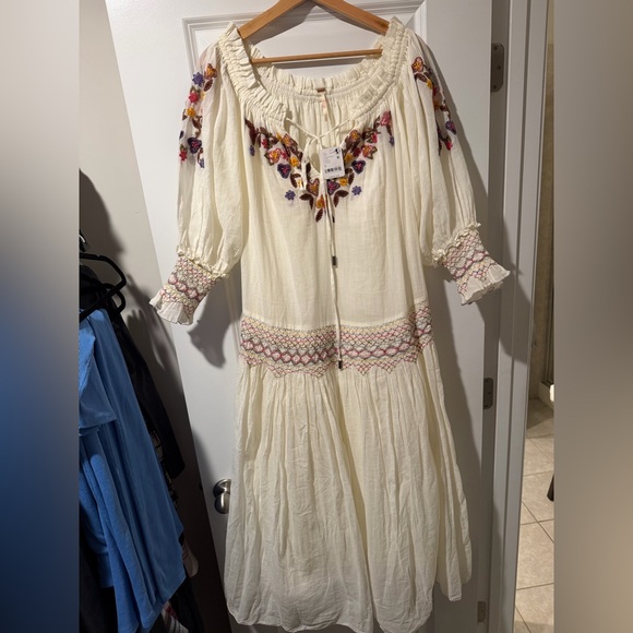 Free People Dresses & Skirts - Free People Cream Maxi Dress with Multicolor Floral Embroidery 🔥Beautiful🔥 SizeM